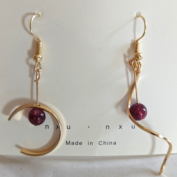 Earrings -Dangling Unique Design - Picture 1 of 2